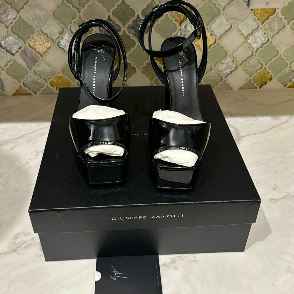 NWT Authentic Giuseppe Zanotti blasvegas cantadora heeled sandals